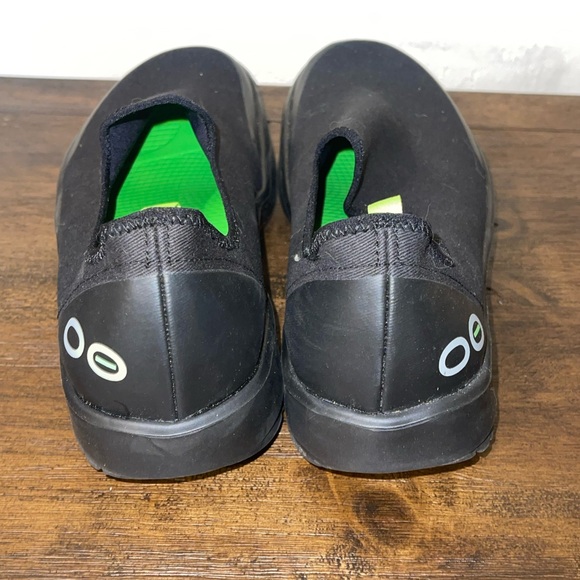 Black size 10 OOFOS slip on - Picture 2 of 8